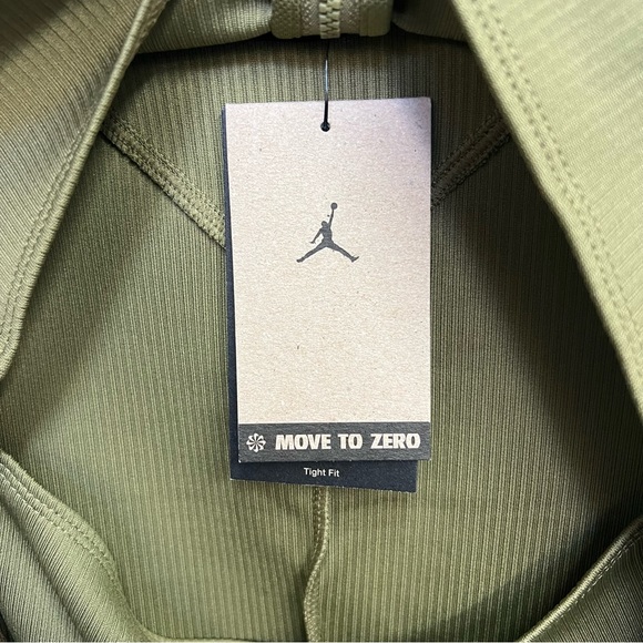NWT - Nike Jordan 23 Engineered Women's 1/4-Zip Long-Sleeve Top Size M Tight Fit - Picture 9 of 14